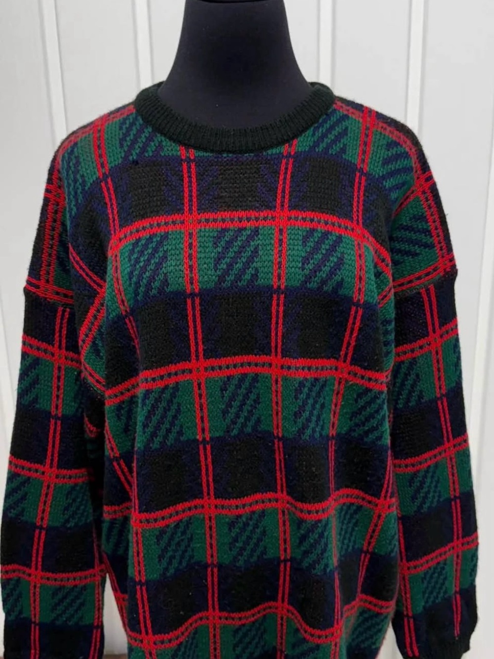 WoMen's Black Green Red Plaid Crewneck Sweater